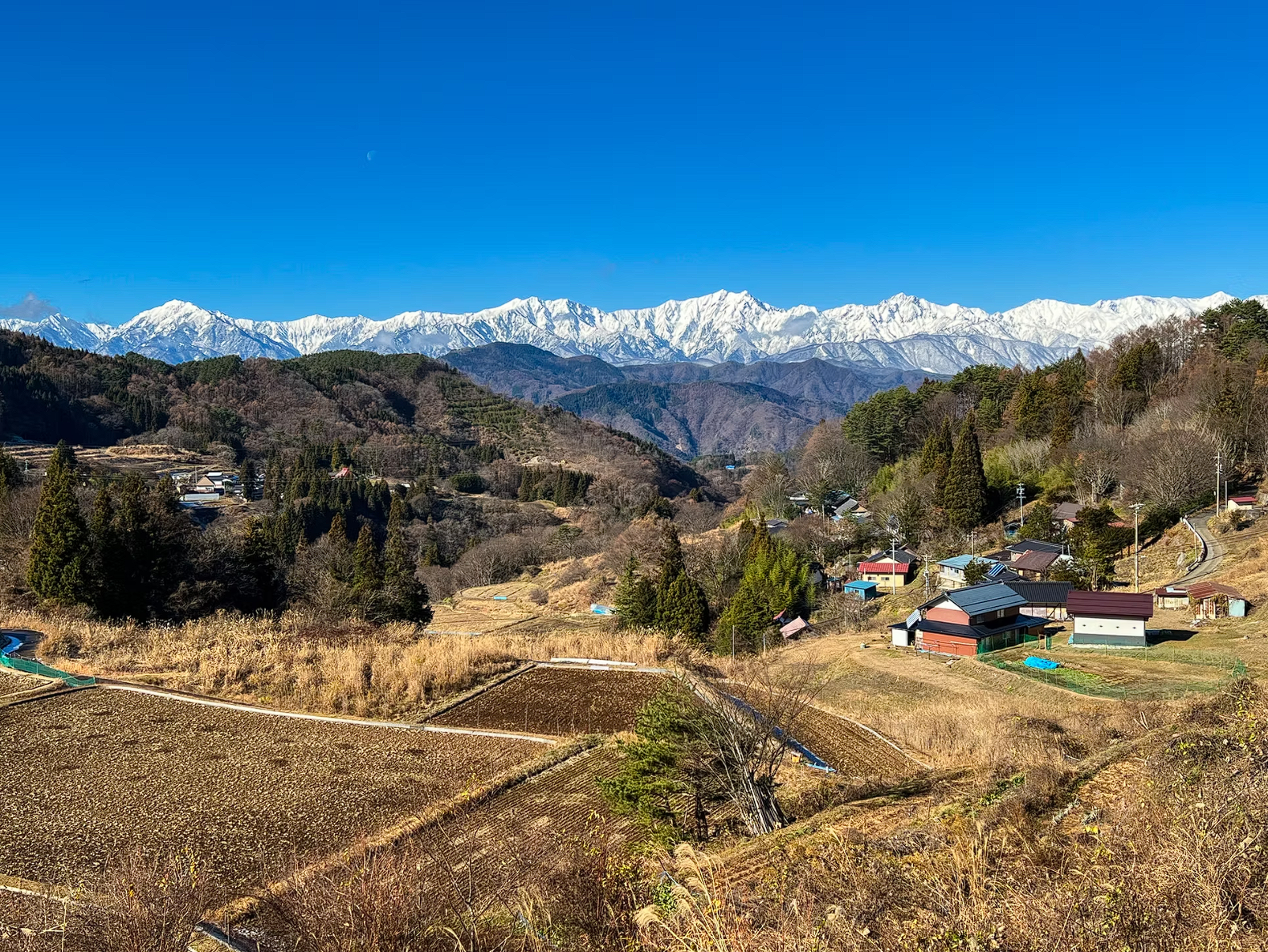 北アルプスを望む大岡の風景